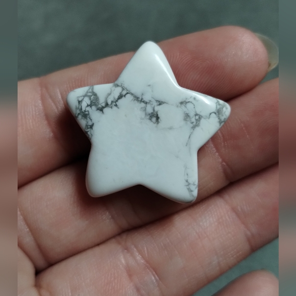 Howlite Star - Picture 2 of 4